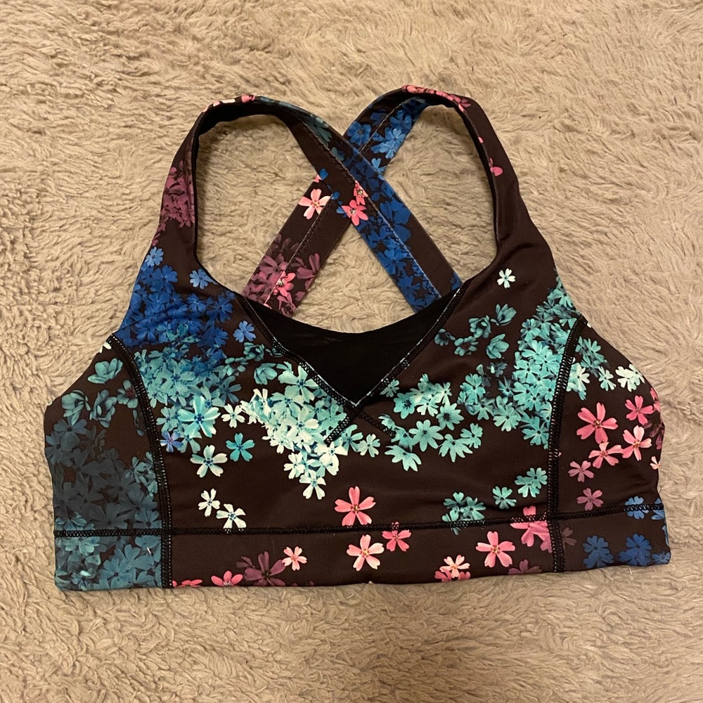 Lululemon sports bra size 6